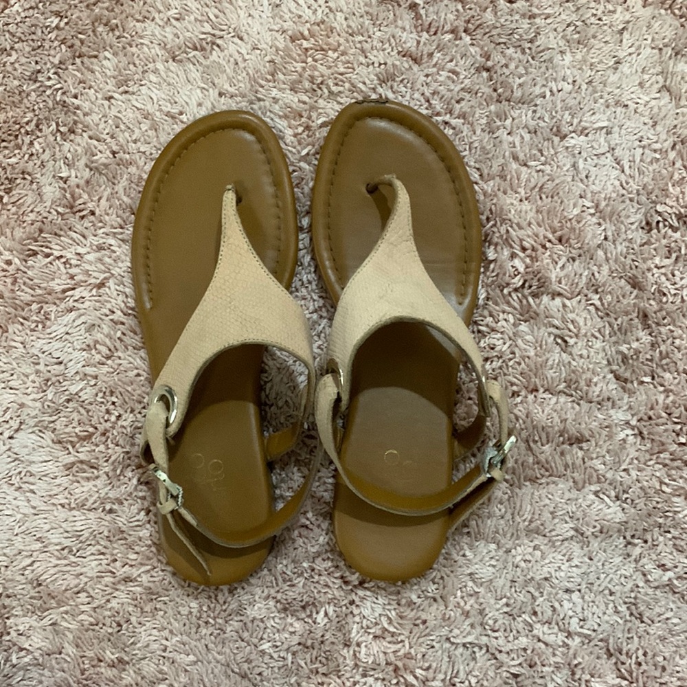Woman’s 7.5 Franco Sarto Sandals